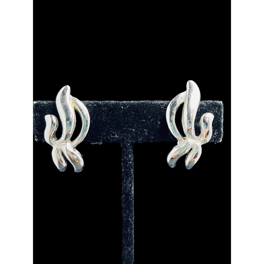 Vintage Monet Silver Tone Clip On Earrings (5269)